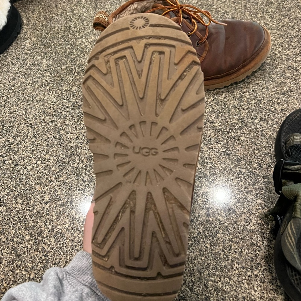 leather uggs - Picture 4 of 5